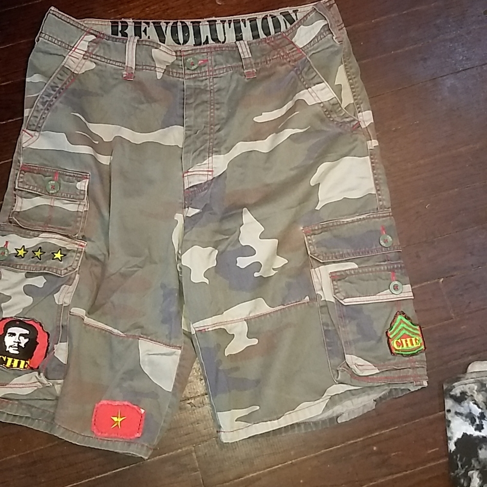 Che! Field work shorts by Revolution.
